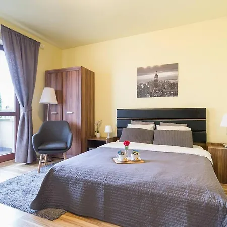 Przytulny Z Parkingiem Blisko Tauron Areny Appartement